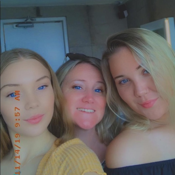 Meet your Posher, Leah - Picture 1 of 8